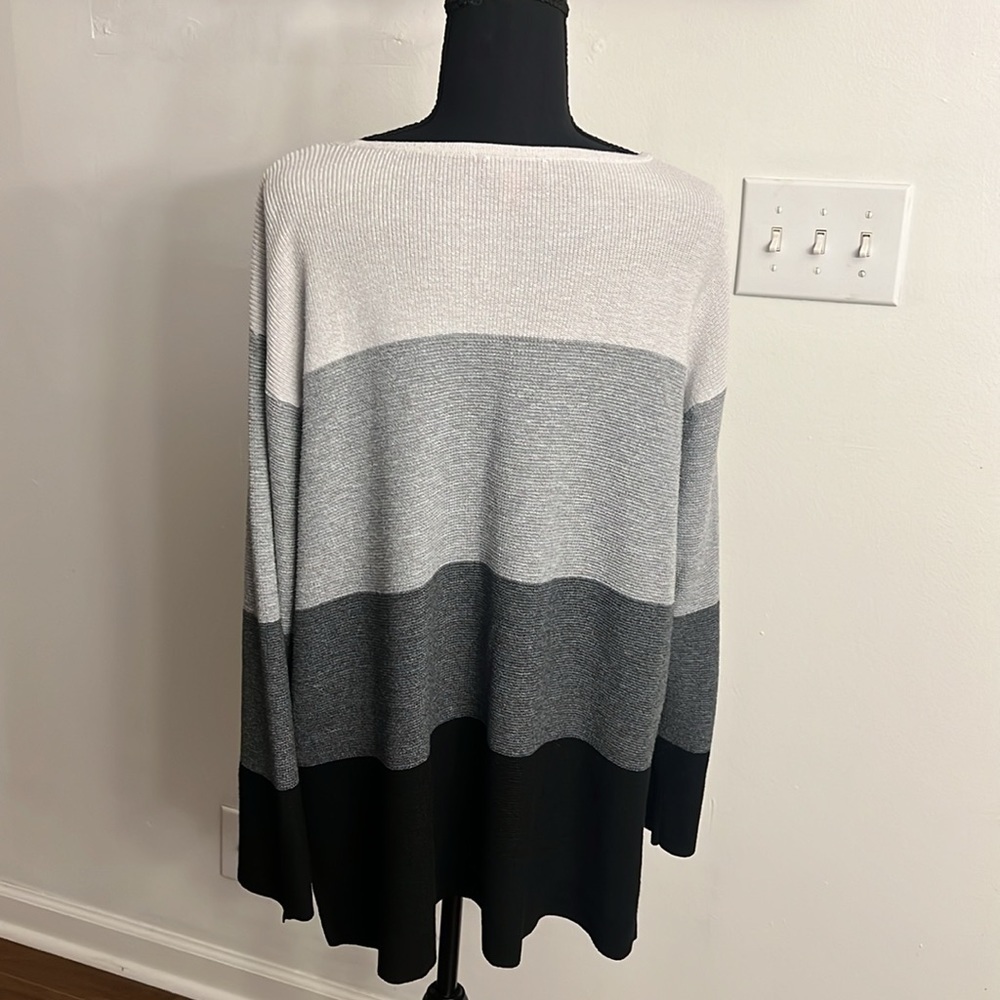 Vince Camuto Plus Size Sweater, Sz. XXL. - Picture 4 of 6